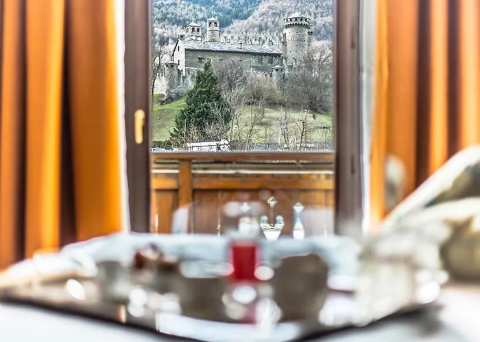 Отель Comtes De Challant Etico Valle D'aosta 3*